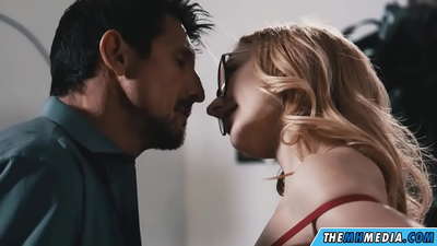 Sexo romântico com uma loira vadia