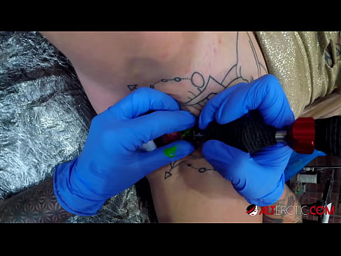 ❤️ Extremamente tatuada, a brasa Sully Savage fez uma tatuagem em seu clítoris ️ Porno em porno pt-br.elitemangas.top ❌️